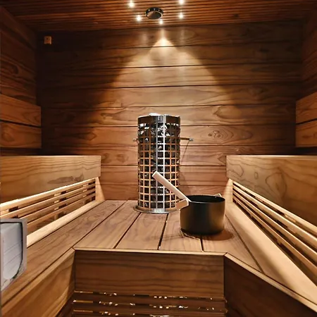 Taruilevi 3 Inc Hot Tub *