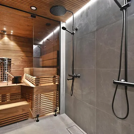Taruilevi 3 Inc Hot Tub ليفي