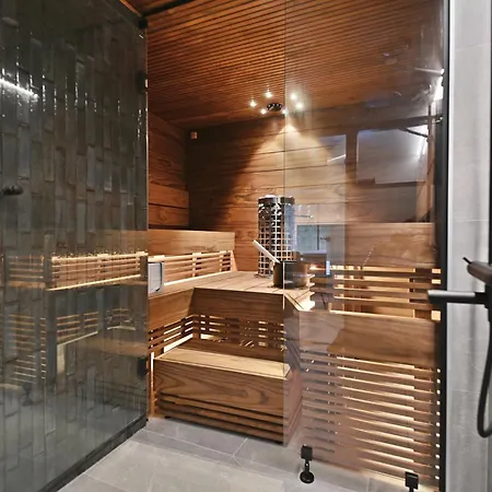 Taruilevi 3 Inc Hot Tub *